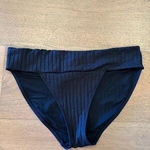 Aerie women’s black ribbed swim bikini bottom medium